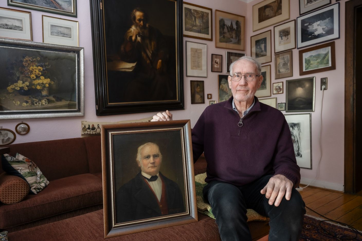 Albrecht Nacke mit Bild vom Ururgroßvater